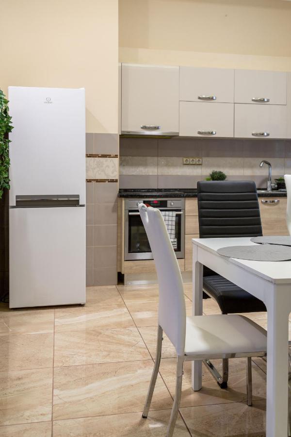 Luxury Downtown By Anna Apartment *