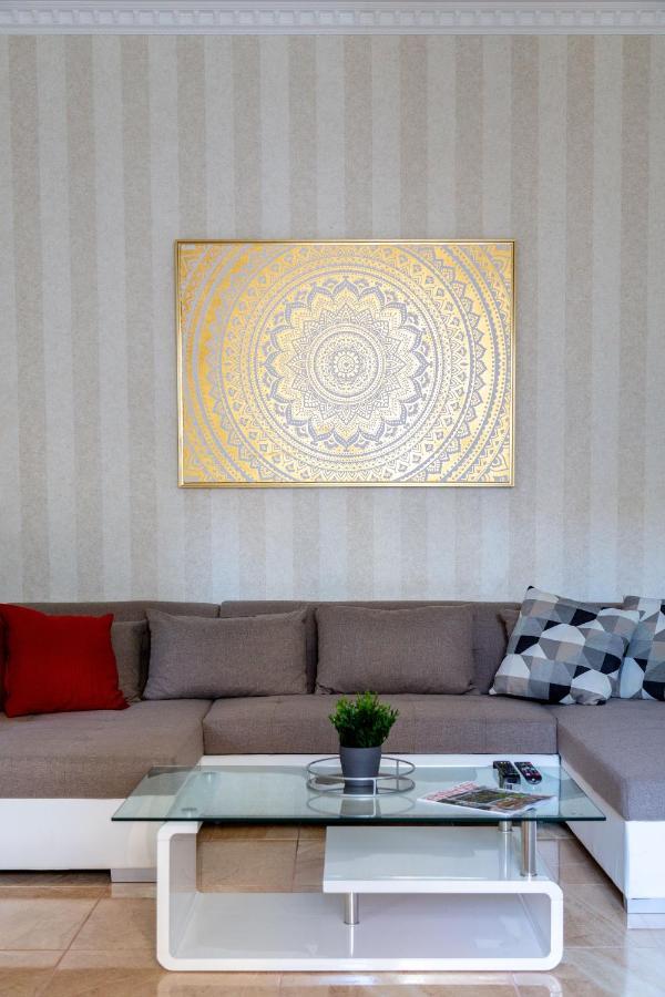 Luxury Downtown By Anna Appartement