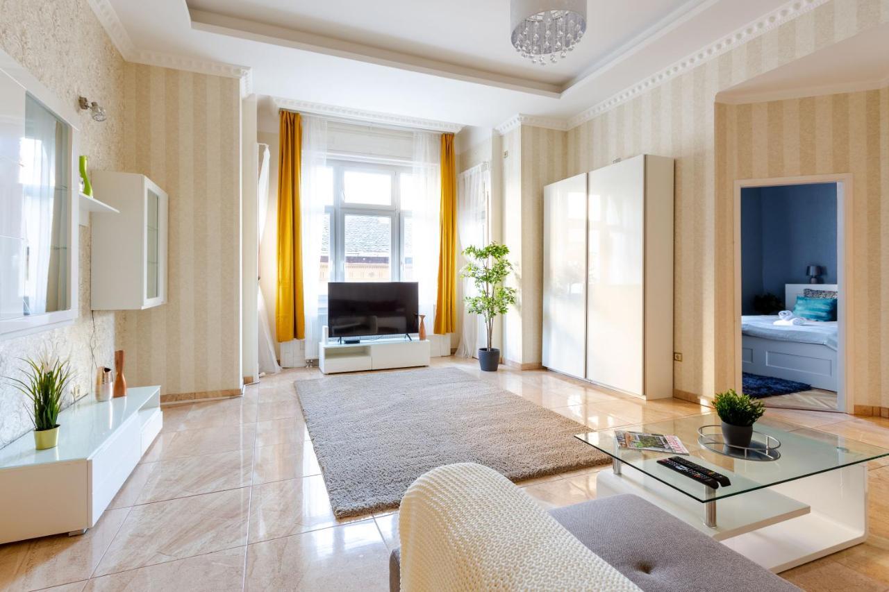 Luxury Downtown By Anna Boedapest